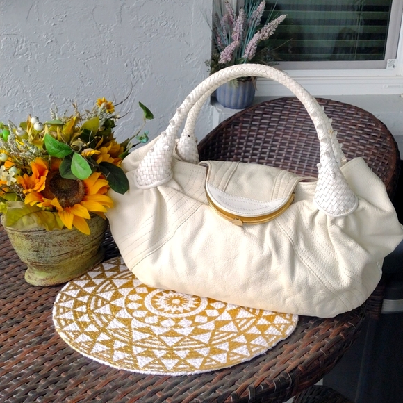 Fendi Handbags - Fendi Spy White Leather Purse 👜. Made in Italy.